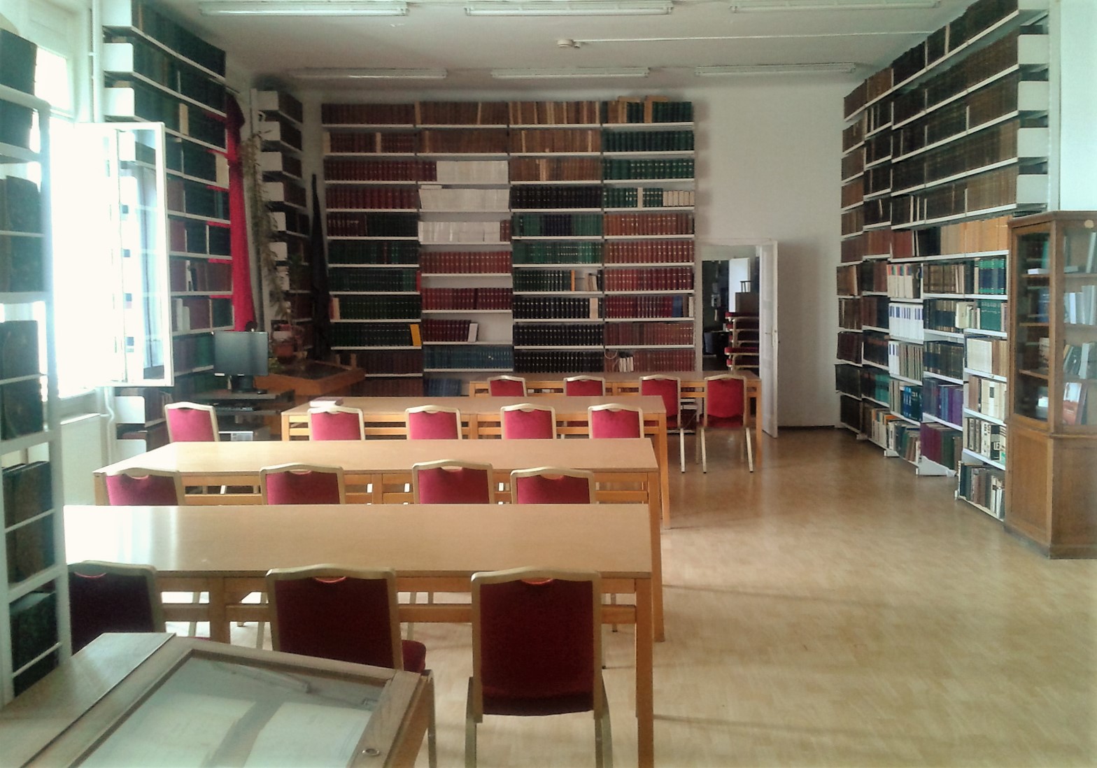 Nyári nyitvatartás az Eötvös Könyvtárban